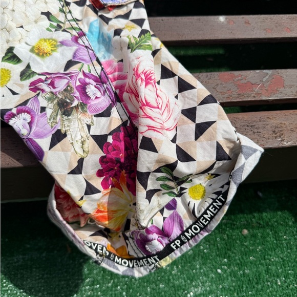 Free People FP Movement Mesmerize Me Printed Pants size M • MSRP $128 - Picture 4 of 6